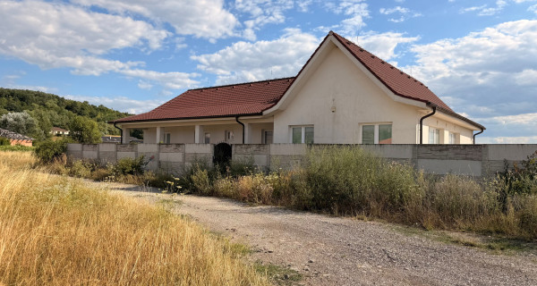 PRIPRAVUJEME Rodinný dom s veľkým pozemkom 1386 m2 / Sokolovce