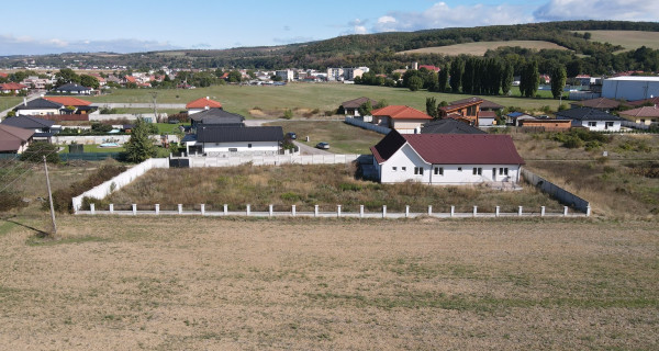 Jedinečný 6 izbový rodinný dom s veľkým pozemkom 1386 m2 / Sokolovce