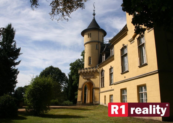 PREDANÉ Historický objekt - zámok /hotel-wellness-restaurant-health ambulance/
