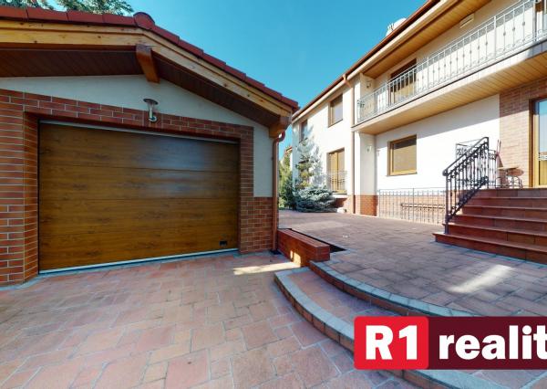 Exkluzívny rodinný dom /330 m2, pozemok 830 m2/ Floreát Piešťany
