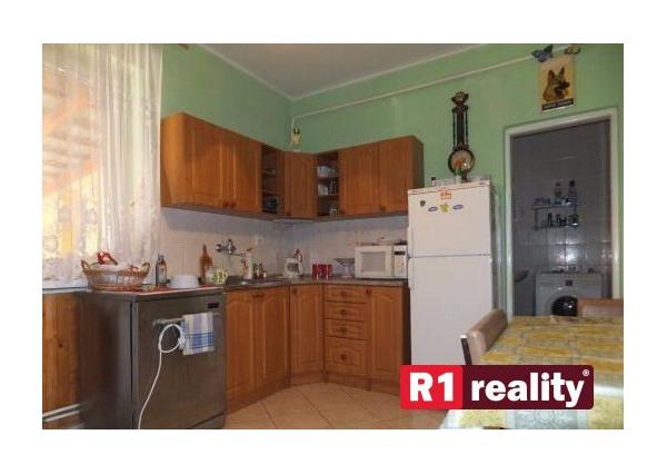 Rodinný dom po rekonštrukcii - Hlohovec - časť Šulekovo