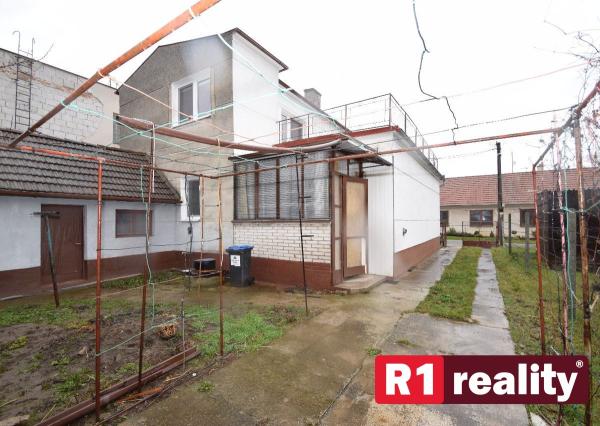 PREDANÉ 4.izb. rodinný dom, garáž, záhrada - Veselé